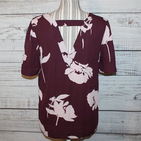 Halogen Burgandy V-back Short Sleeve Sheer blouse Pink flowers Size Small - Picture 5 of 7